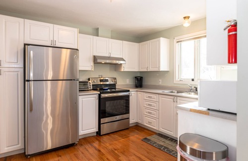 East Chop House | Oak Bluffs - Quiet Neighborhood - Walk to Town, Ferry, Library and more!