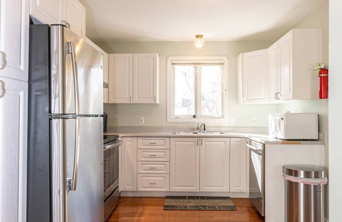 East Chop House | Oak Bluffs - Quiet Neighborhood - Walk to Town, Ferry, Library and more!