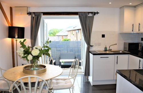 Abergavenny Cottage | Oak Cottage - Perfect for Walking, Exploring and Relaxing. Pet Friendly