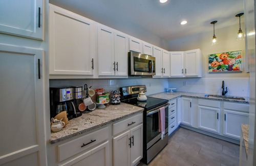 Tuscaloosa Apartment | Oak - Downstairs Only! Book for 30 days or longer!