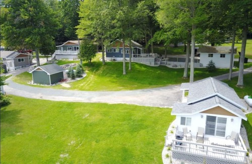 Ludington Cottage | OAK - Grace Landing Cottages With Stunning Sunsets Over Hamlin Lake