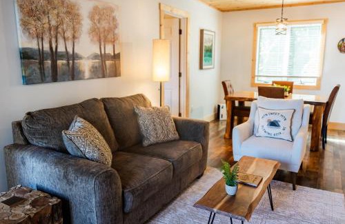 Blowing Rock Apartment | Oak Haven Condo - Downtown Blowing Rock Fully Stocked with 2 King Beds