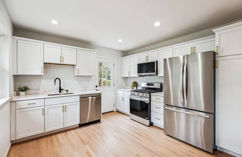 Silver Spring House | Oak House: Newly Remodeled Luxury Home Close to DC
