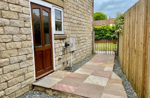 Reighton House | Oak House - sleeps 10 with Bar & Games room
