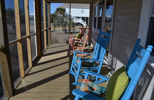 Long Beach House | Oak Island Beach House - Sand, Sun, and Fun Just Steps Away!