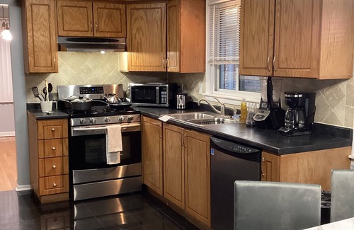 Oak Lawn Condo | Oak Lawn big 2nd floor Condo for 8 ppl 3 bedroom 2 bath Sofa bed Garage Parking.
