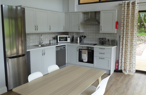 Arden House | Oak Lodge (Auchendennan) - sleeps 4 guests in 2 bedrooms