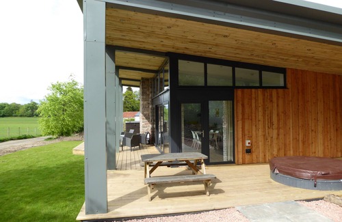 Arden House | Oak Lodge (Auchendennan) - sleeps 4 guests in 2 bedrooms