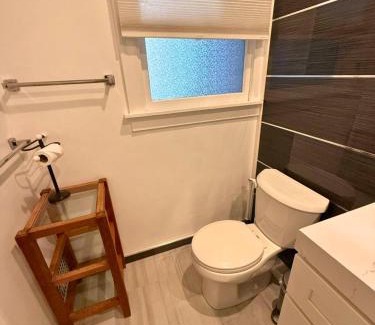Oakland Ave - Harrison St Apartment | Oak Manor - Chic & Stylish 2BR Apartment Retreat