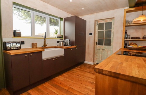 Hastings Cottage | OAK MEADOW, pet friendly, character holiday cottage in Westfield