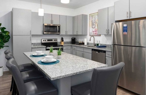 Pelham Apartment | Oak Mountain Retreat: Pool, Gym & Balcony