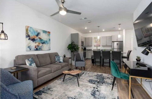 Pelham Apartment | Oak Mountain Retreat: Pool, Gym & Balcony