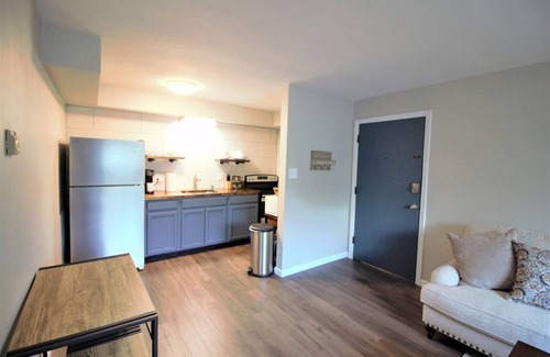 Fairborn Apartment | Oak Overflight Oasis Condo-Minutes to WPAFB & WSU with AC, fast WiFi