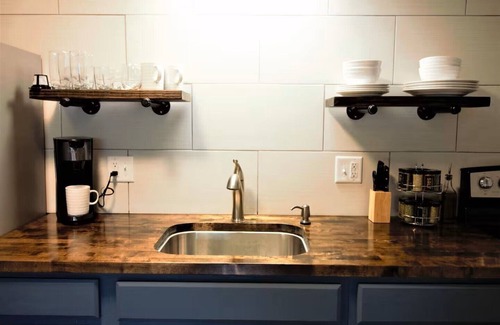 Fairborn Apartment | Oak Overflight Oasis Condo-Minutes to WPAFB & WSU with AC, fast WiFi