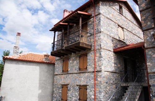 Aghios Athanasios Apartment | Oak & Pine