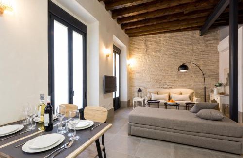 El Arenal Apartment | Oak & Sandstone Studio - Space Maison Apartments