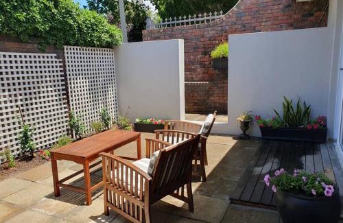 Wynberg Apartment | Oak Self Catering Cottage