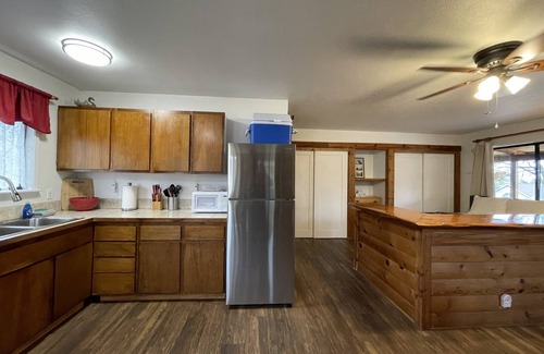 Ahwahnee Cabin | Oak Suite - Sierra Mountain Lodge