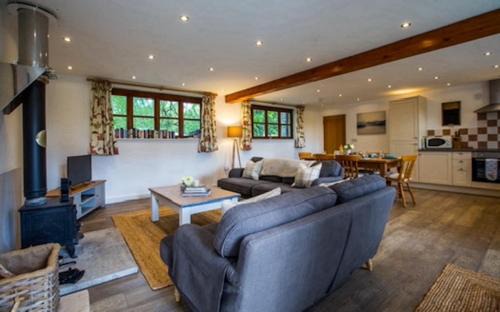 Lydney House | Oak Tree Cottage