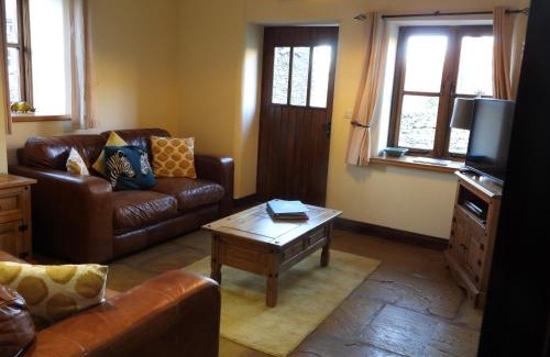 Bretherdale Apartment | Oak Tree Cottage nestled in the hills of the Lake District and Yorkshire Dales