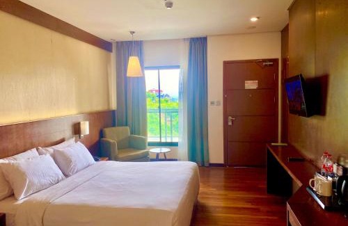 Semarang Hotel | Oak Tree Emerald Hotel & Coventions Semarang