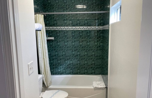 Encino Hotel | Oak Tree Inn