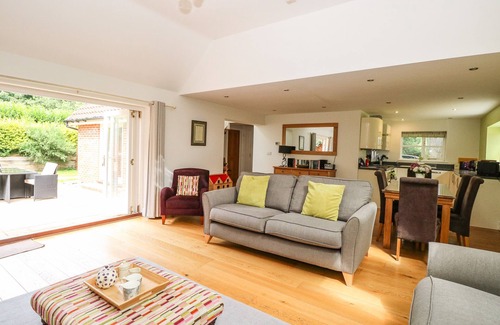 Crostwick Cottage | Oak Tree Lodge