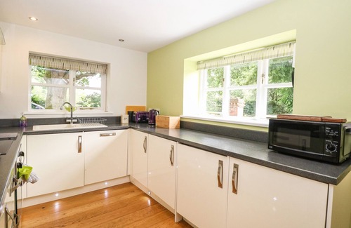Crostwick Cottage | Oak Tree Lodge