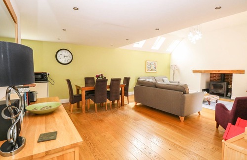 Crostwick Cottage | Oak Tree Lodge