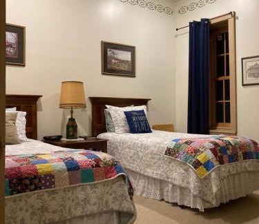 Geneseo Bed & Breakfast | Oak Valley Inn and Suites