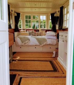 Hastings House | Oak Valley Lodges & Camping