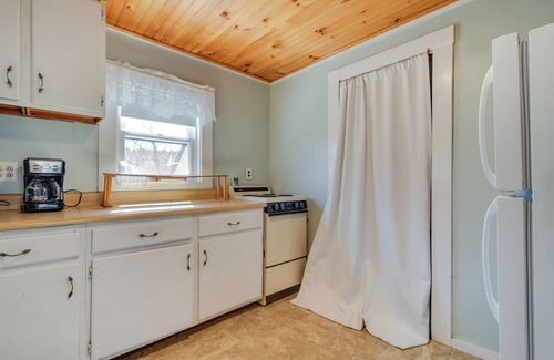 Oakland Apartment | Oakland Apt on Messalonskee Lake w/Dock Access!