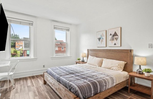 Pittsburgh House | Oakland/University @D Modern and Spacious Private Bedroom with Shared