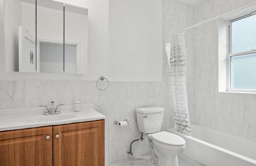 Pittsburgh House | Oakland/University @D Modern and Spacious Private Bedroom with Shared