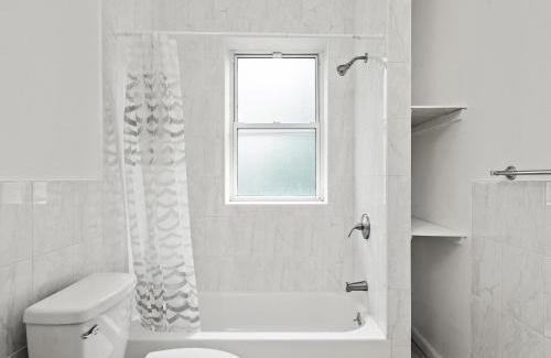 Pittsburgh House | Oakland/University @D Modern and Spacious Private Bedroom with Shared