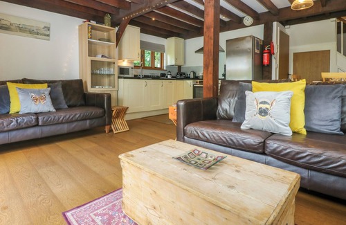Camelford Cottage | OAKLANDS, pet friendly, with a garden in Camelford