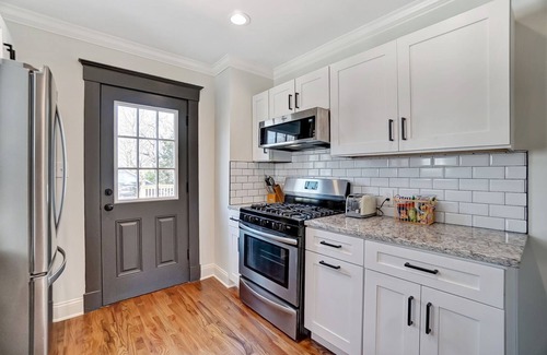 Hyde Park House | Oakley Square 3BR Completely Remodeled - Walkable