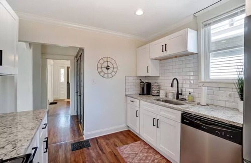 Hyde Park House | Oakley Square 3BR Completely Remodeled - Walkable