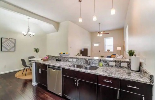 Oakley Condo | Oakley Square Sleeps 5-Fully Remodeled-Walkable
