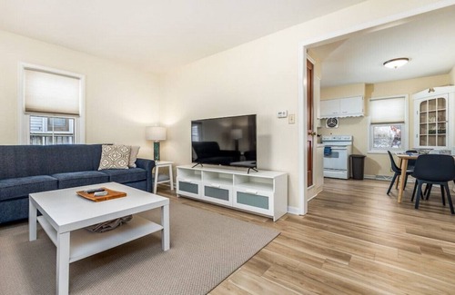 Dubuque House | Oaklie's Bungalow - Charming Home in Dubuque