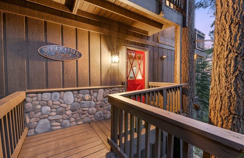 Arrowhead Villas Cabin | Oakmont Treehouse in San Bernardino