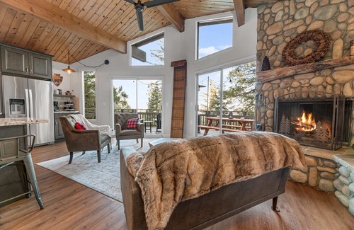 Arrowhead Villas Cabin | Oakmont Treehouse in San Bernardino
