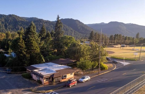 Oakridge Apartment | Oakridge Adventure Studio 2