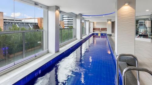 Adelaide Central Business District Apartment | Oaks Adelaide Embassy Suites