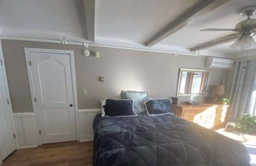 Mackinac Island Condo | Oakwood 12 Guest Suite with kitchenette and jacuzzi tub!