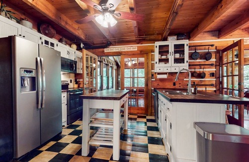 Mount Juliet Cabin | Oakwood Hideaway! Cozy Log Cabin on 18 acres in the Heart Of Mt. Juliet