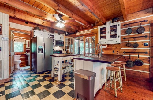 Mount Juliet Cabin | Oakwood Hideaway! Cozy Log Cabin on 18 acres in the Heart Of Mt. Juliet