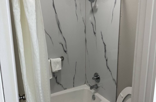 Oakdale Hotel | Oakwood Inn