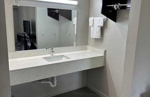 Oakdale Hotel | Oakwood Inn