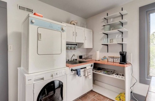 Bankview House | "Oakwoods" 1BR Suite in Bankview